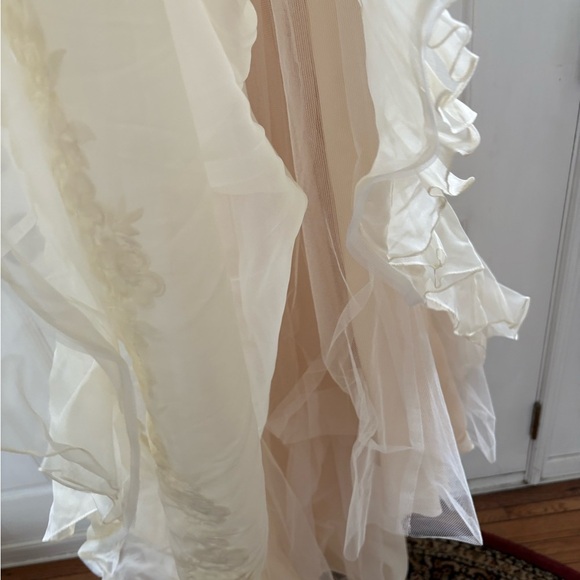 Vintage 1970s Prairie Wedding Gown – Organza Ruffles, Daisy Floral Appliqué - Picture 14 of 15